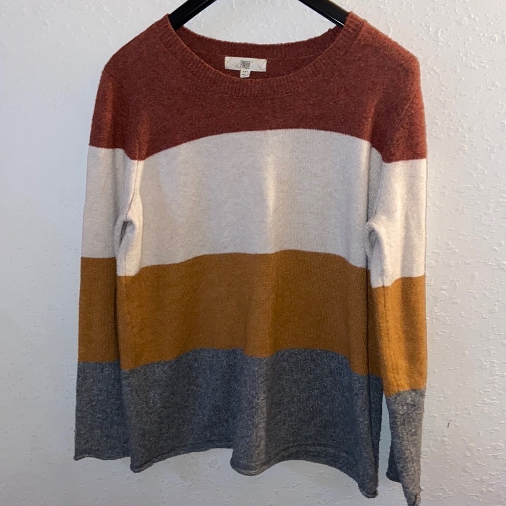 Women’s size XXL pinque color, black sweater T27